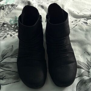 NWOT Skechers Black Ankle Boots